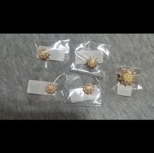 Magnolia and Vine snaps yellow gold tone